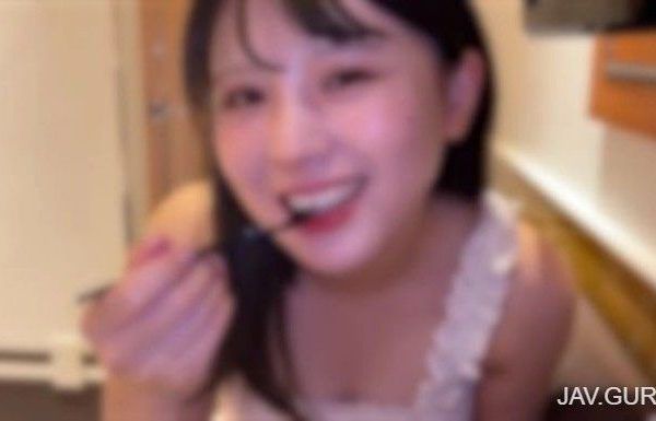 [FC2-PPV-4583129] [First face reveal] A legal **** café worker who uses her small body to serve her favorite. Can her ecstatic face be shown to him? Laugh