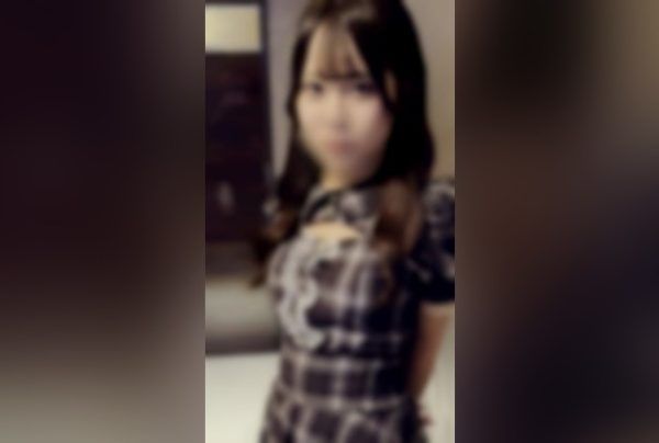 [FC2-PPV-4704517] I took a beautiful girl who just graduated and secretly made a peace sign during the shoot to a friend and had raw sex with her
