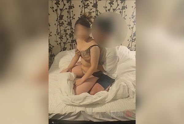 [FC2-PPV-4776357] 88/Resale An extremely charming lady who can only be found in the local beauty service industry.She has a very narrow pussy and even though she struggles against Taichin, she gently gives a lovey-dovey handjob and loves ejaculation.