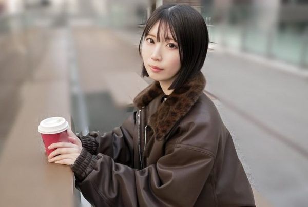 [SIRO-5696] Her model-level figure and lewd body were too erotic! First time with sister’s friend after one-night stands. Men can’t resist her super lewd style and keep cumming?! Behold the unconsciously lewd girl.