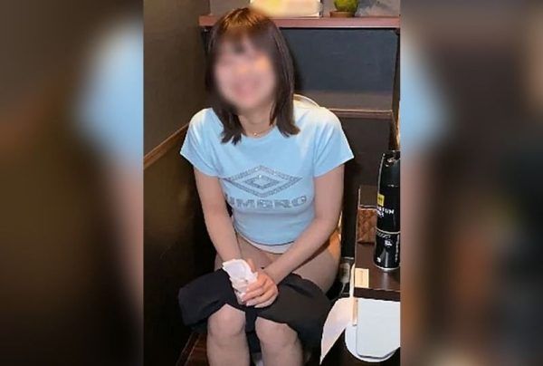 [FC2-PPV-4923025] Natural Shaved Teen Wife Gets Creampie Sex Education in T-Shirt